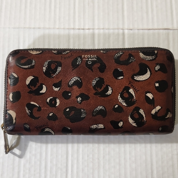 Fossil Logan RFID Zip Around Leather Black Leopard Women's Wallet Clutch Classic - Picture 1 of 16